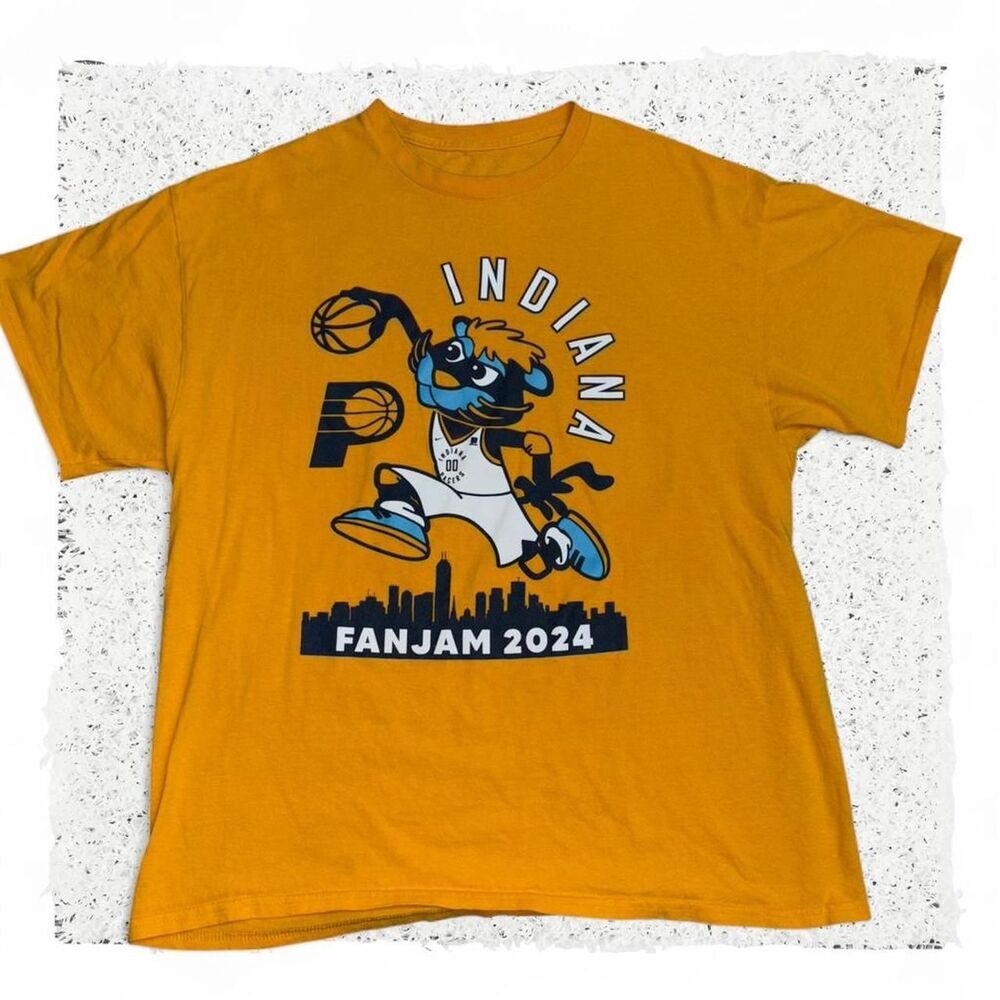 Nba Men's Yellow and Orange T-shirt